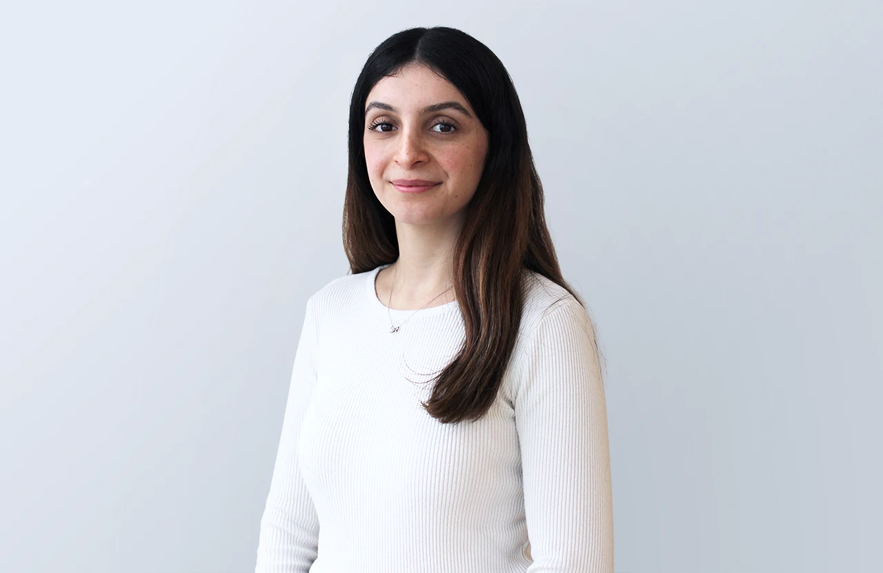 Elif Ugur, Customer Service